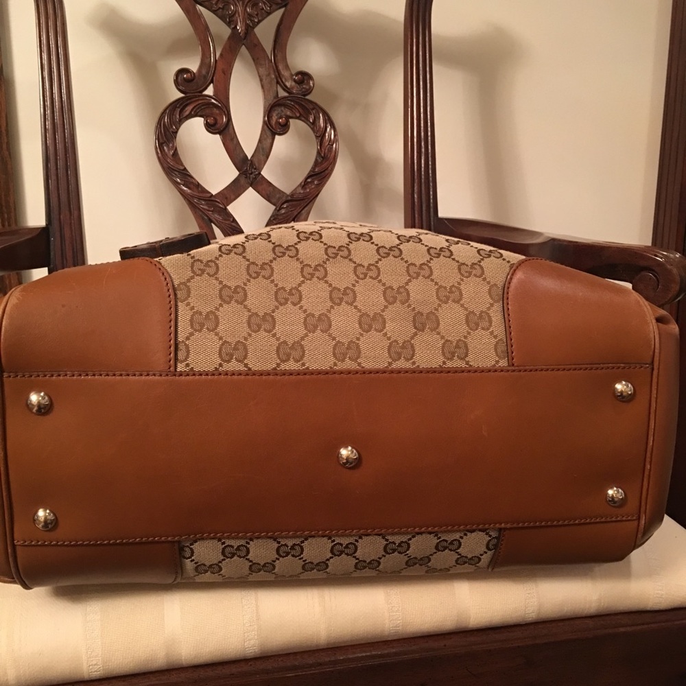 Gucci Host Pick gorgeous authentic handbag ! - Picture 5 of 17